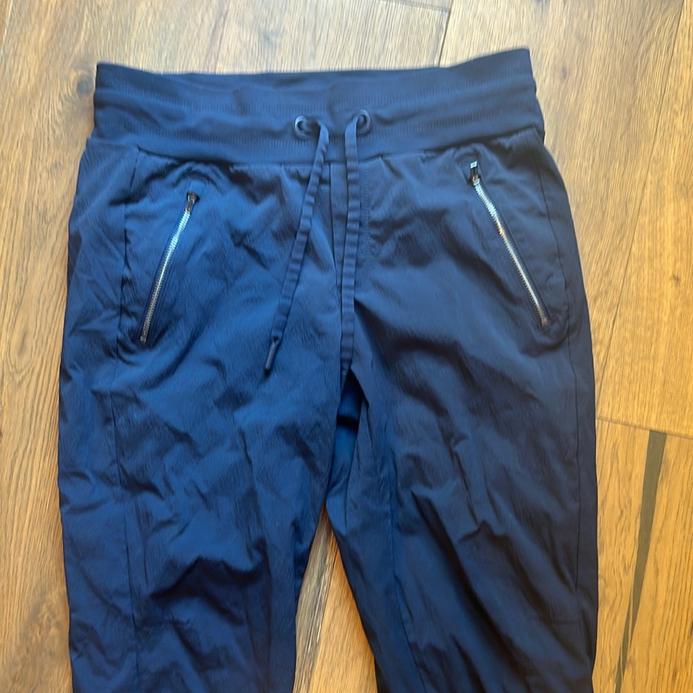 Athleta Dark Blue Women’s jogger pants size 4